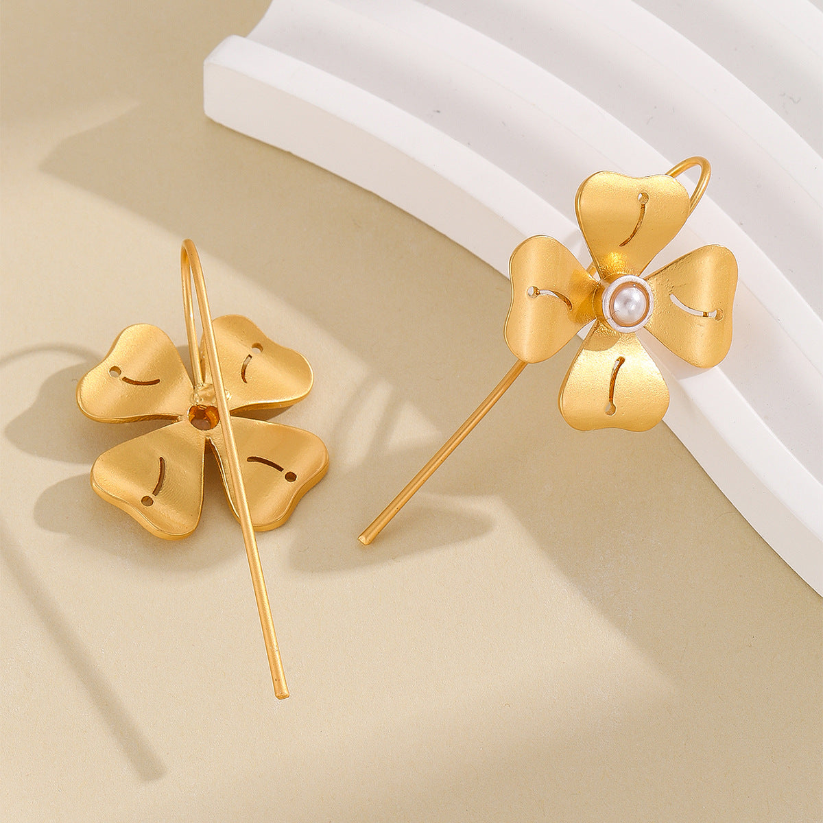 Wholesale Gold Petal Alloy Earrings