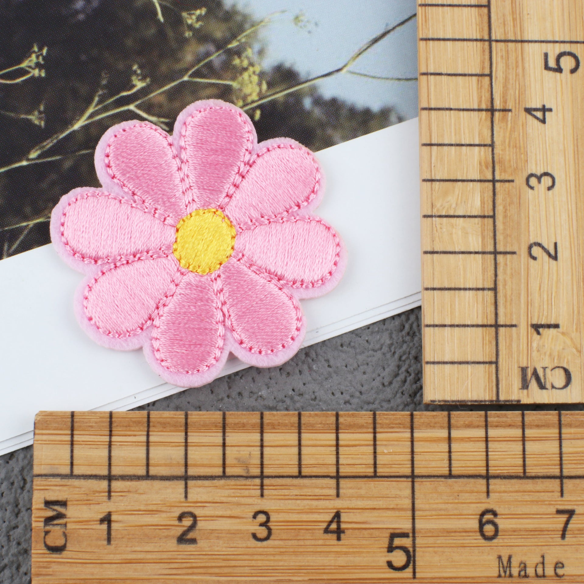 Wholesale Polyester Embroidery Patch Set Sunflower Bee Iron On Clothing DIY Accessory