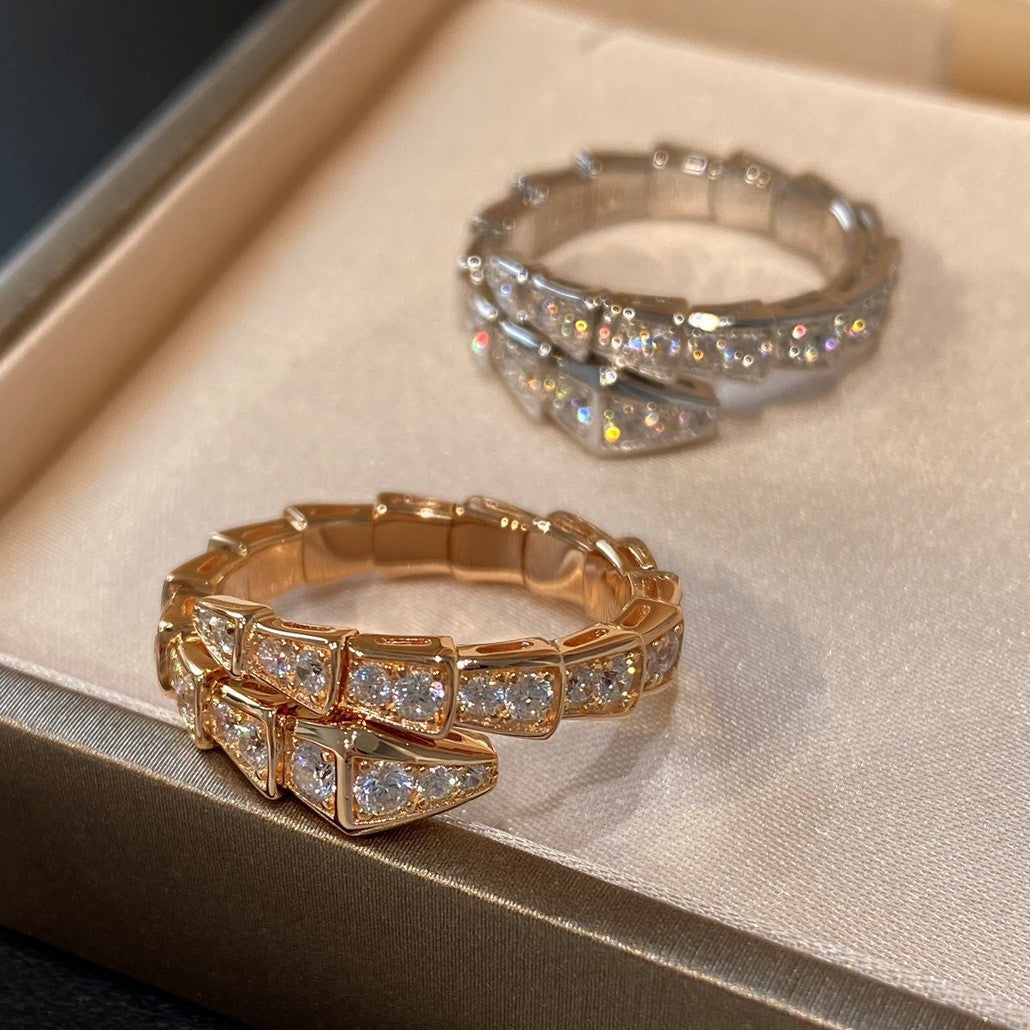 Wholesale Electroplated full diamond V shaped snake bone ring open ring
