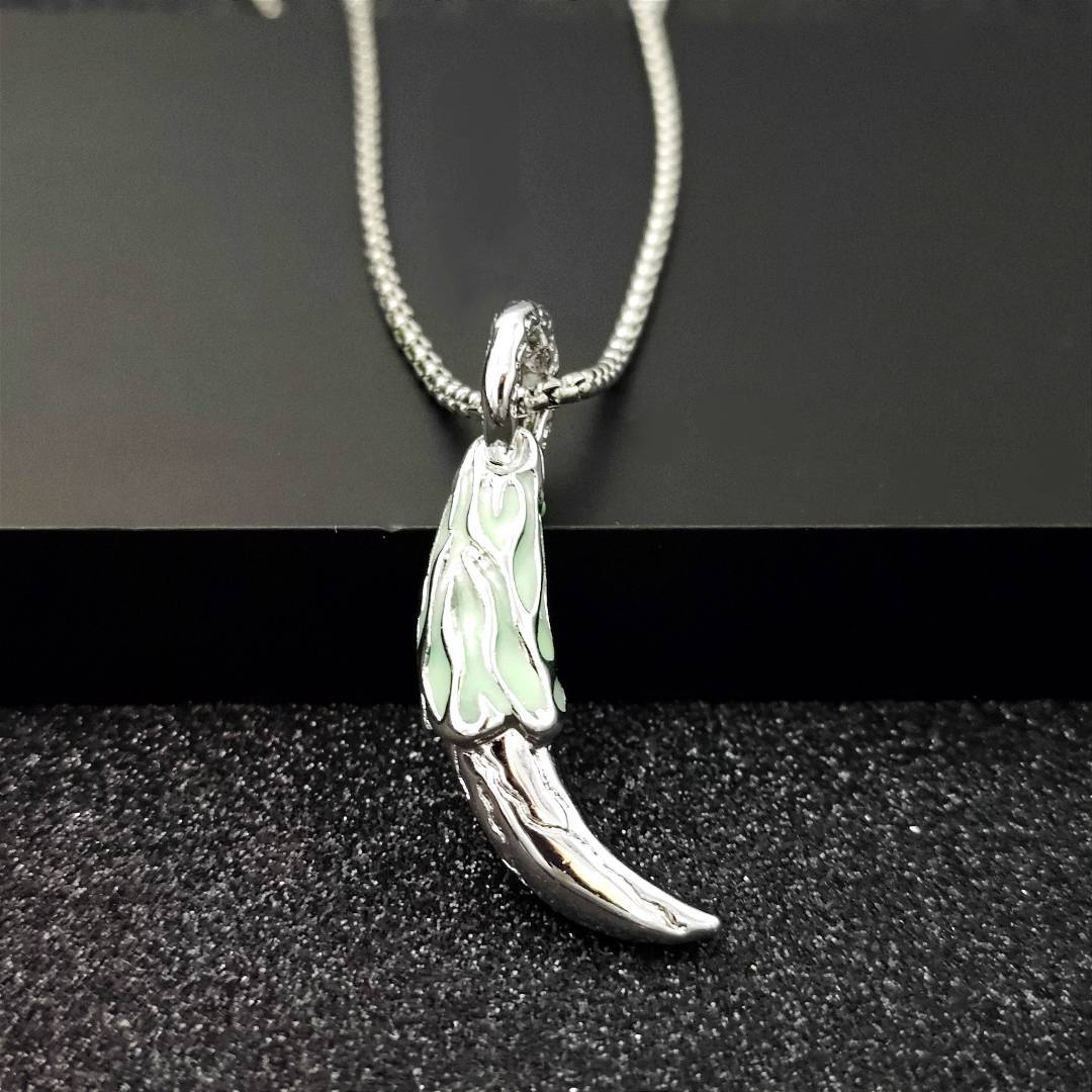 Wholesale  Men' s   Flame Pattern necklace Dark Luminous Alloy Necklaces