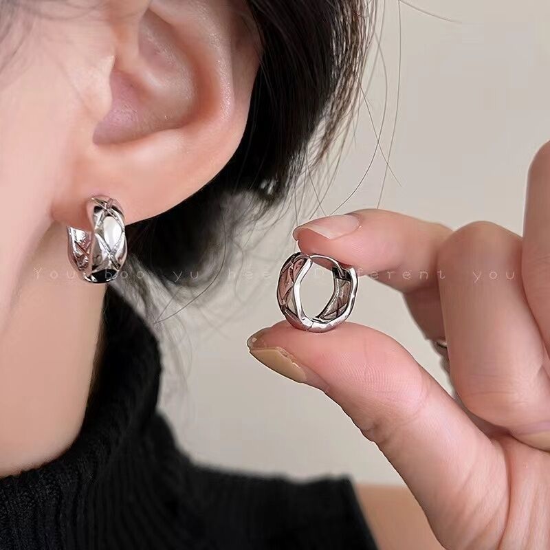 Wholesale Geometric oval high-end cool style earrings