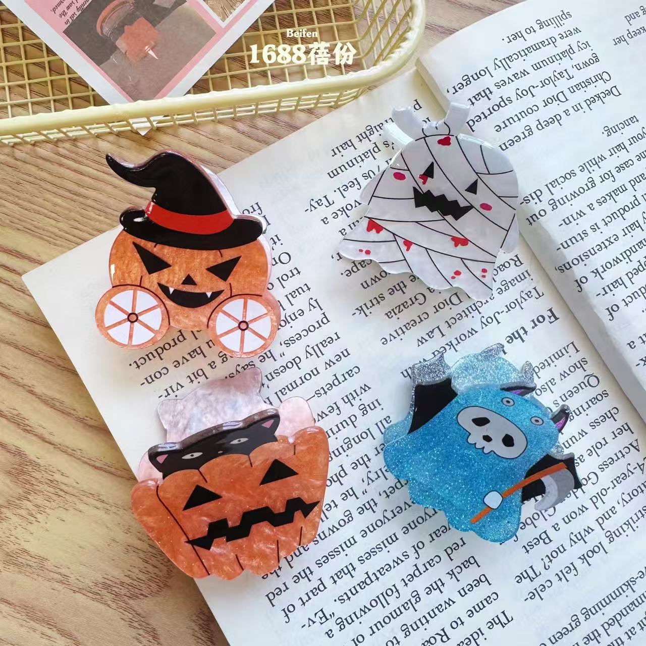 Wholesale  Dark Cartoon Hair Claw Clip Pumpkin Ghost Skull Design PVC Small Hair Accessory For Holiday Party Styling
