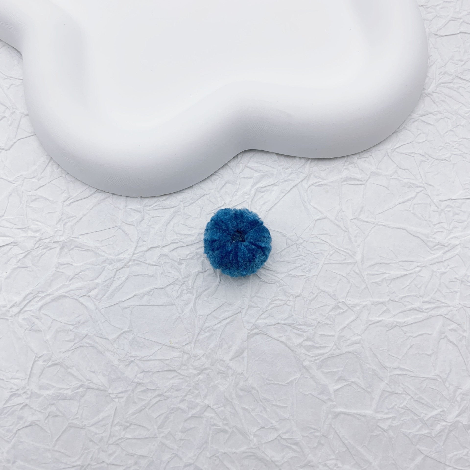 Wholesale 100pcs Autumn and Winter Retro Handmade Candy Color Plush Perforated DIY Yarn Ball