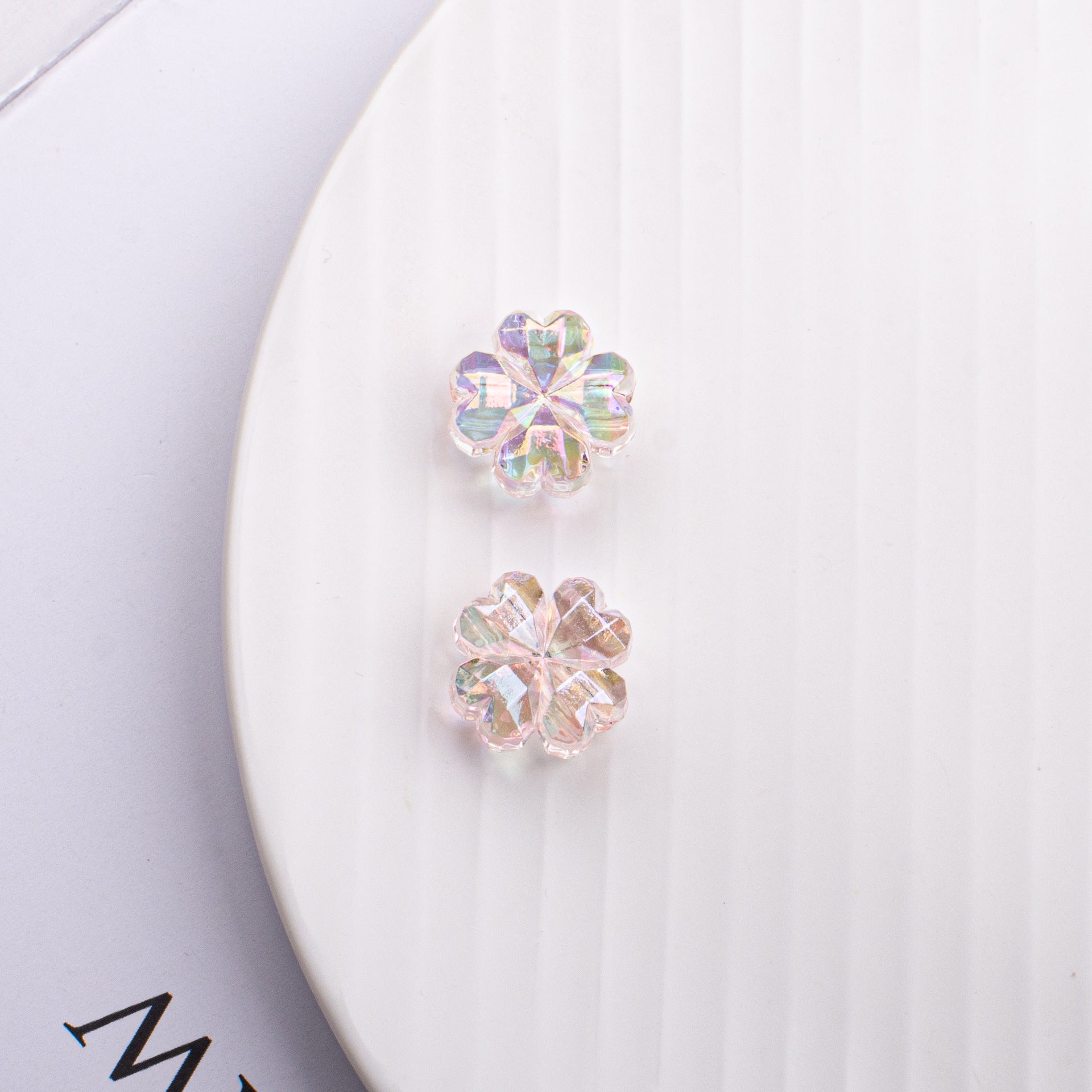 Wholesale 10PCS Beaded Accessories Four-leaf Clover Straight Hole Acrylic Small Loose Beads