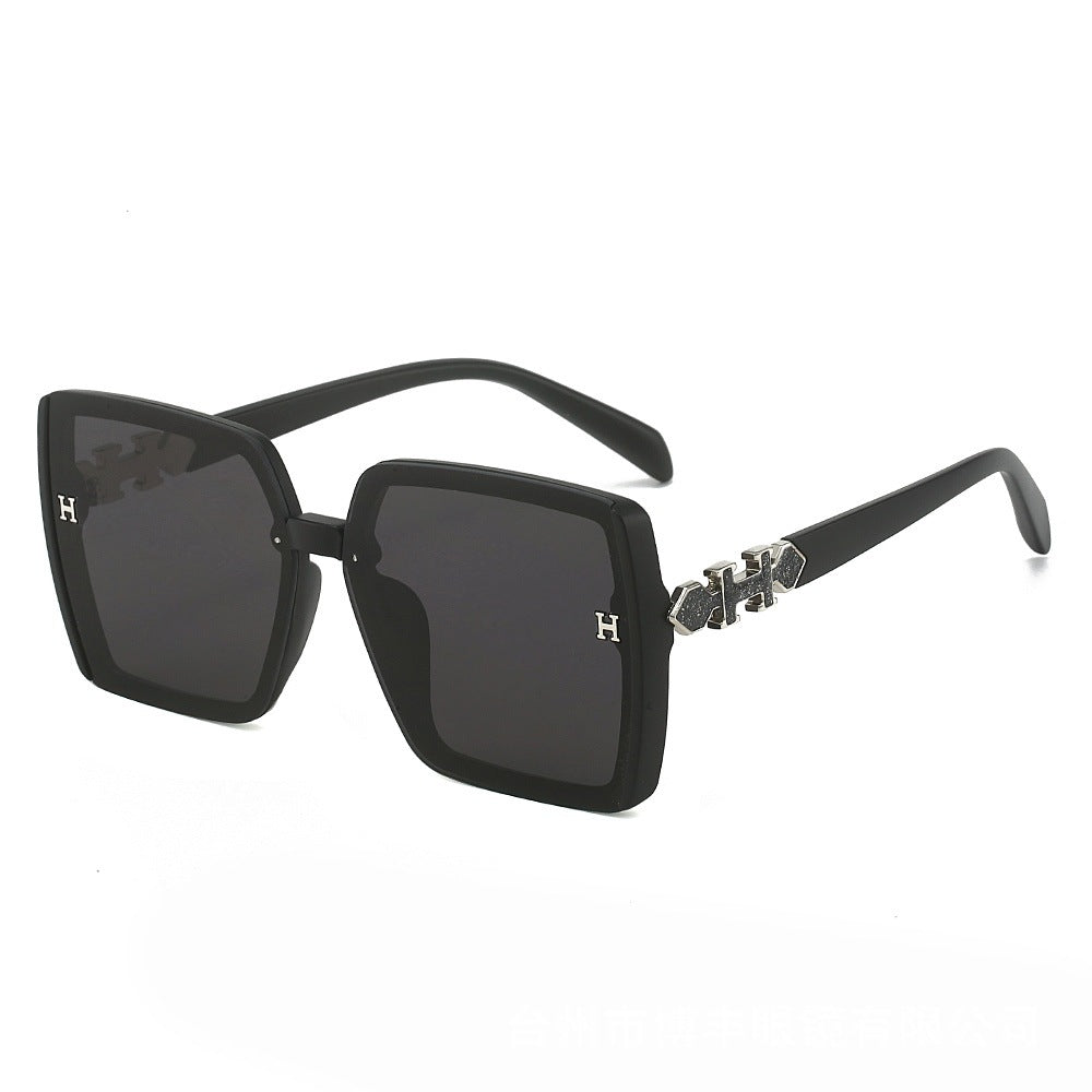 Wholesale Fashionable Temple Letter Sunglasses