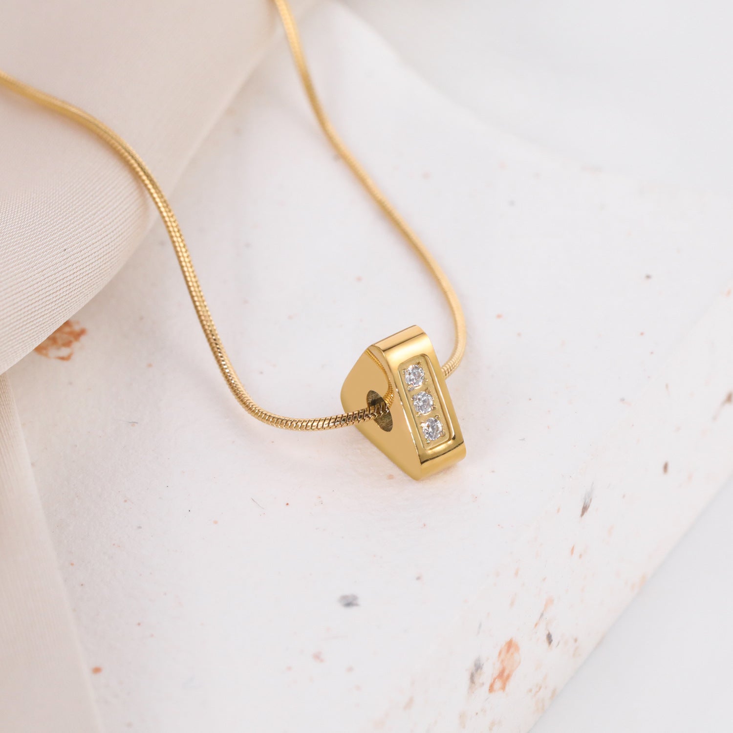 Wholesale Three-dimensional Triangle Plated 18k Gold-plated Zircon Titanium Steel Necklace Clavicle Chain