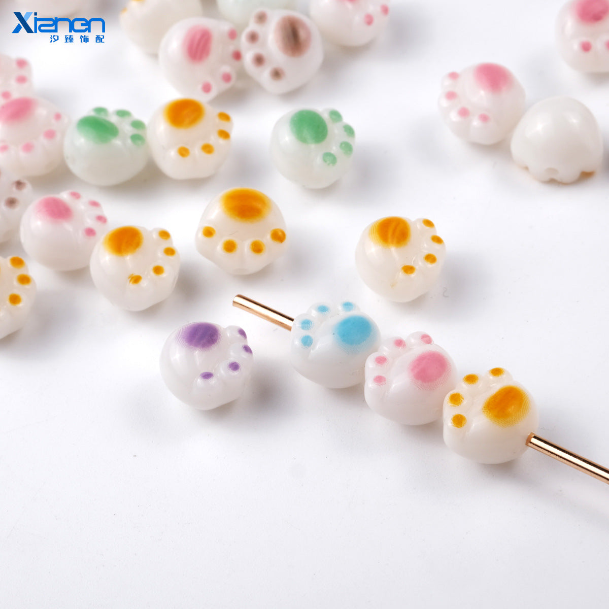 Wholesale 100PCS/PACK Cartoon Cute Three-dimensional Cat Claw Straight Hole Acrylic String Beads