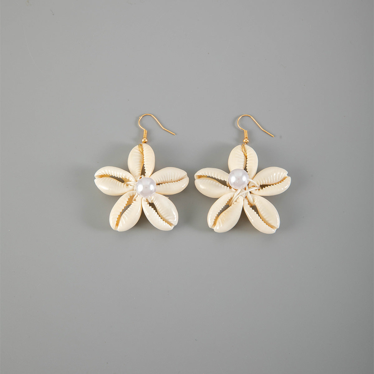 Wholesale Southeast Asian Hand-woven Beach Shell Flower Pendant