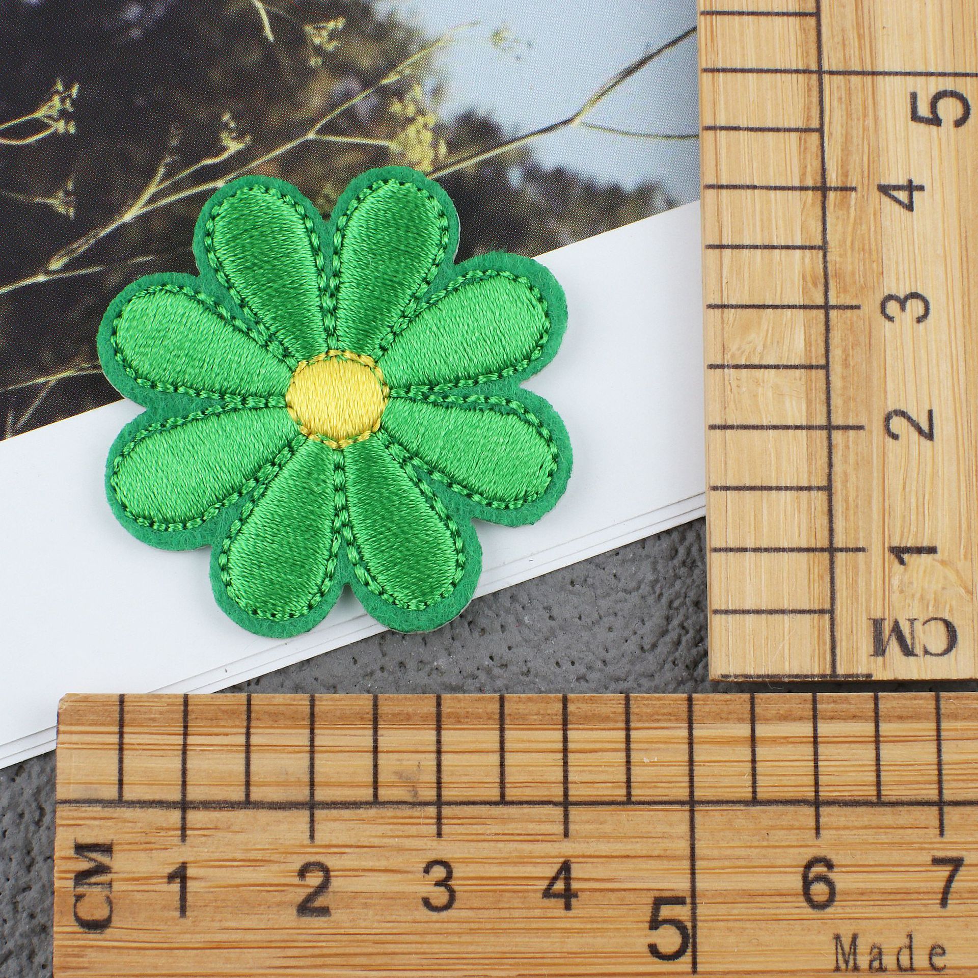 Wholesale Polyester Embroidery Patch Set Sunflower Bee Iron On Clothing DIY Accessory