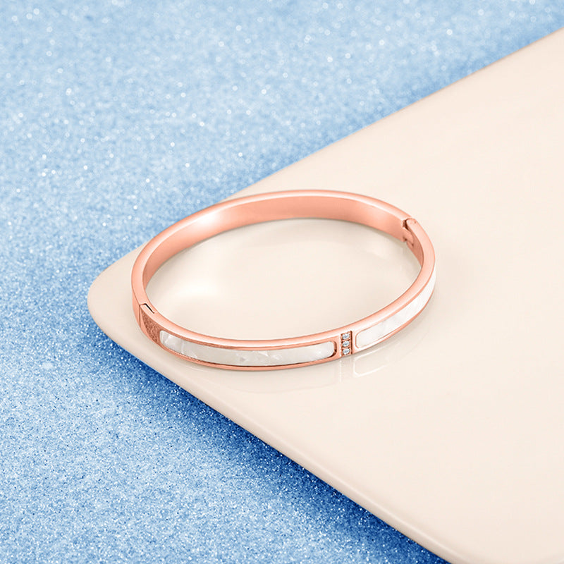 Wholesale of New Gold White Fritillaria Stainless Steel Bracelet