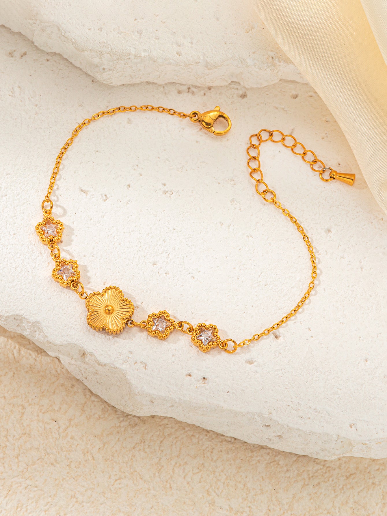 Wholesale Bracelet Summer Gold Retro Titanium Steel Bracelet High-grade Emerald Zircon