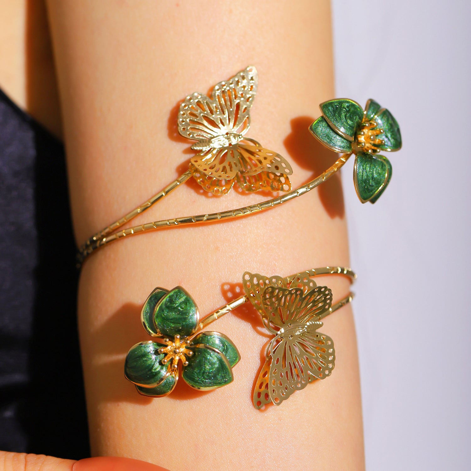 Wholesale Gold Butterfly Rhinestone Open Arm Cuff Metal Flower Hollow Design Fashion Jewelry Accessory Everyday Wear Gift Boutique Resale