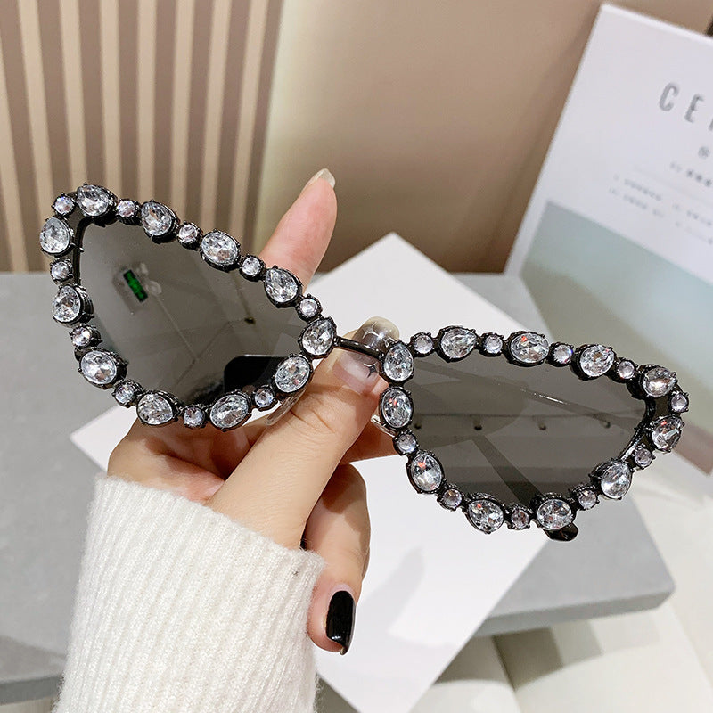 Wholesale Dark retro diamond metal exaggerated sunglasses