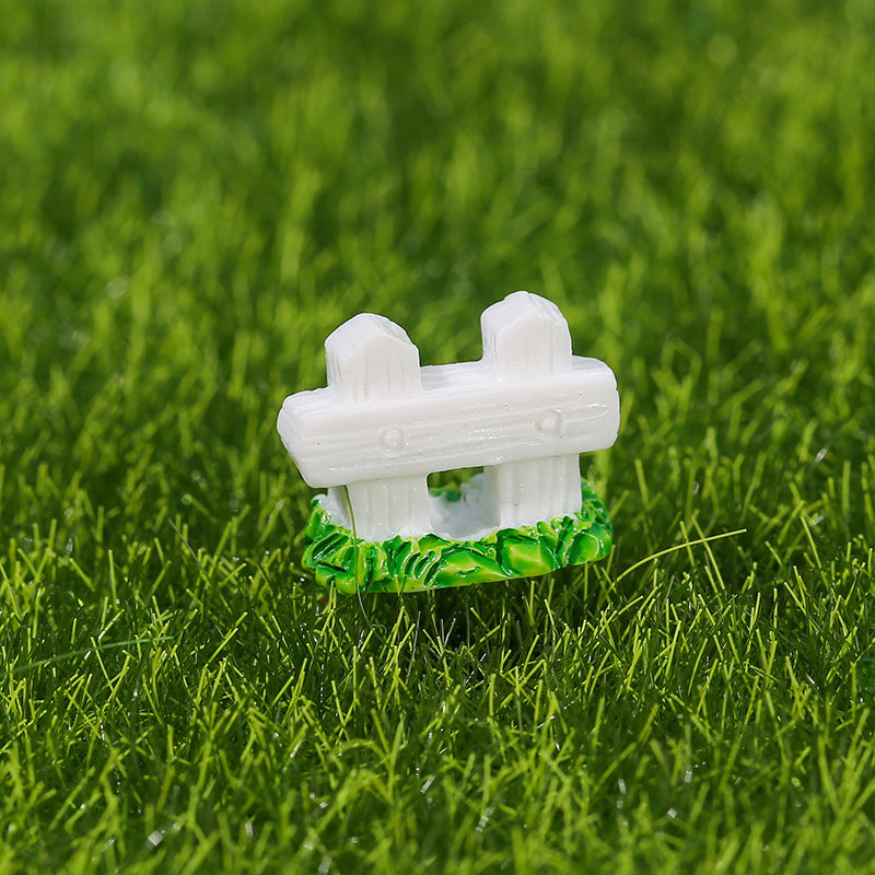 Wholesale Rooster and hen moss micro landscape decoration ornaments