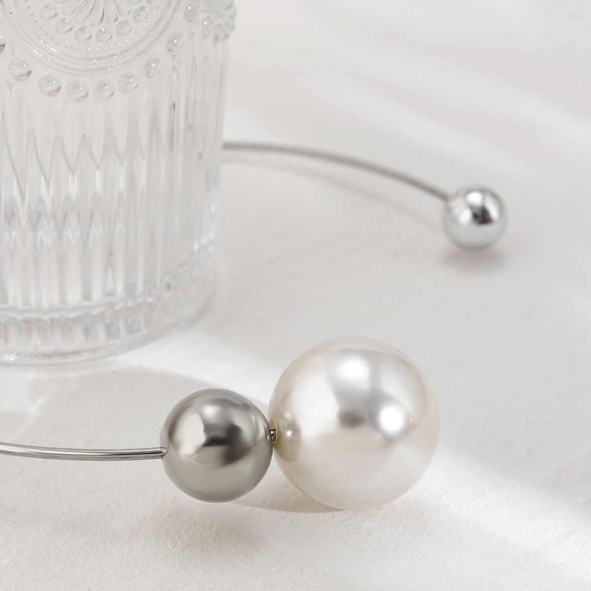Wholesale Asymmetric Pearl Round Bead Plastic Necklaces