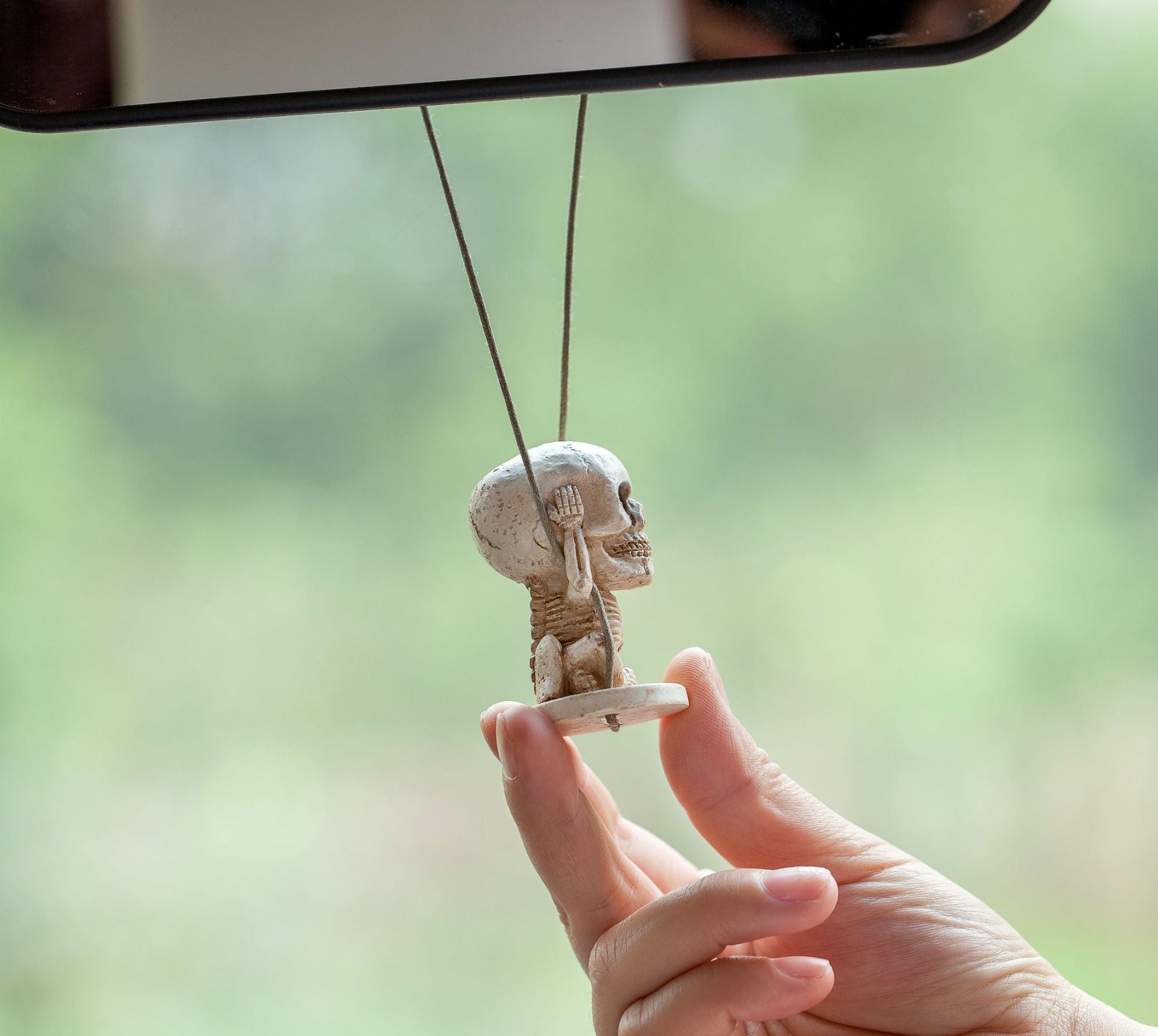 Wholesale of Halloween Resin Swing Skeleton Car Pendants