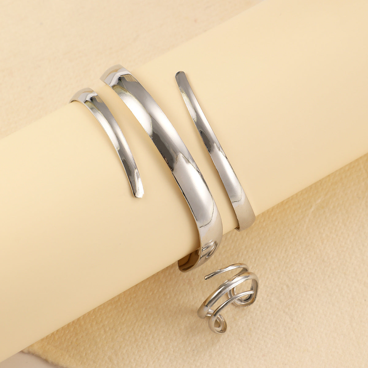 Wholesale Line hollow water drop ring bracelet set
