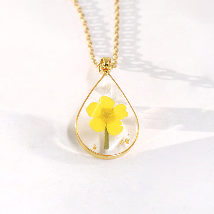 Wholesale 6pcs Drop Shaped December Flower Real Flower Resin Necklace