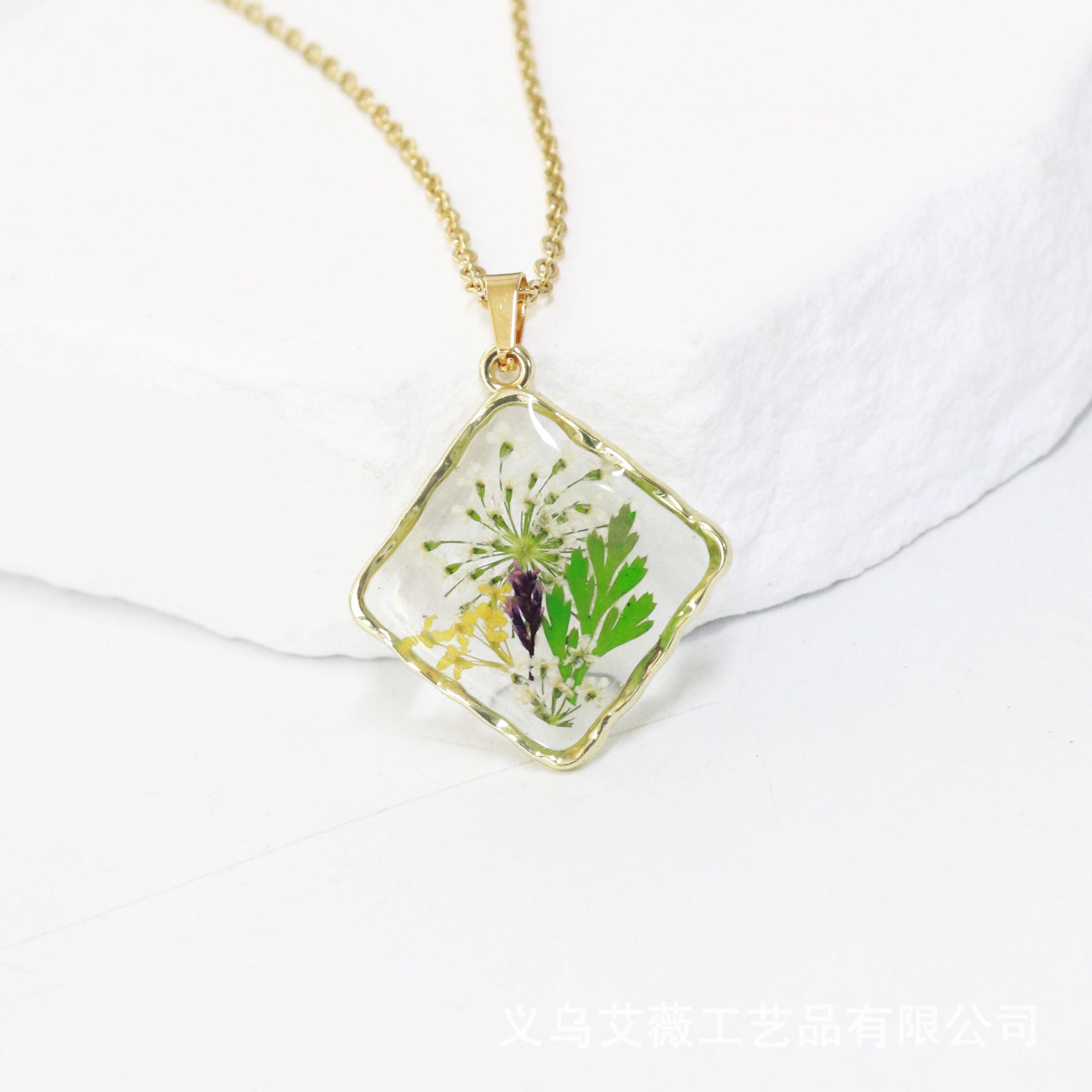 Wholesale 6pcs Natural Plant Specimen Real Flower Resin Dripping Glue Necklace