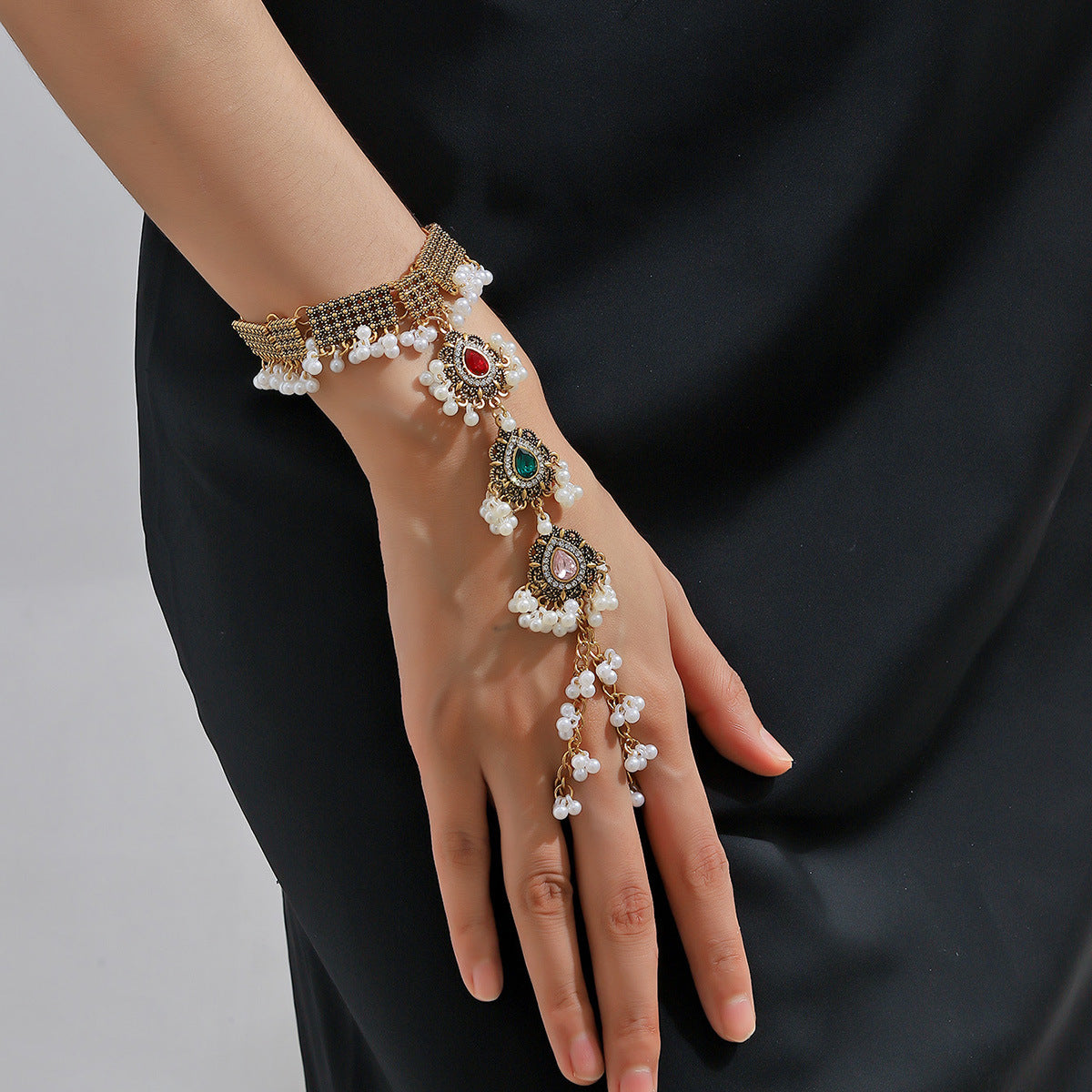 Wholesale Exotic Pearl Tassel Finger Bracelet