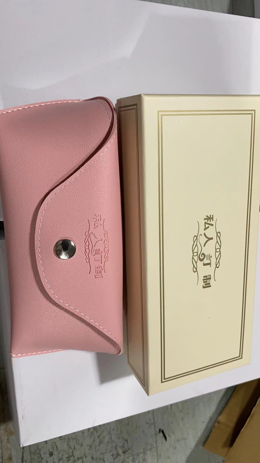 Wholesale Diamond studded flower cat eye ball flat sunglasses