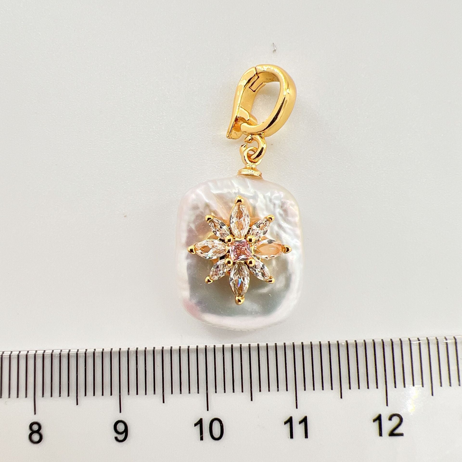 Wholesale Copper Gold Plated Baroque Pearl Saturn Lucky Bag Maneki Neko Snowflake Pendant Necklace Clasp