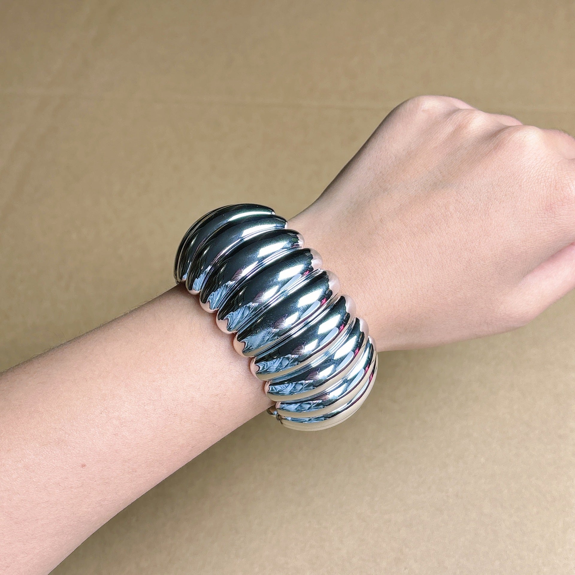 Wholesale simple spiral snake ring personality fashion bracelet