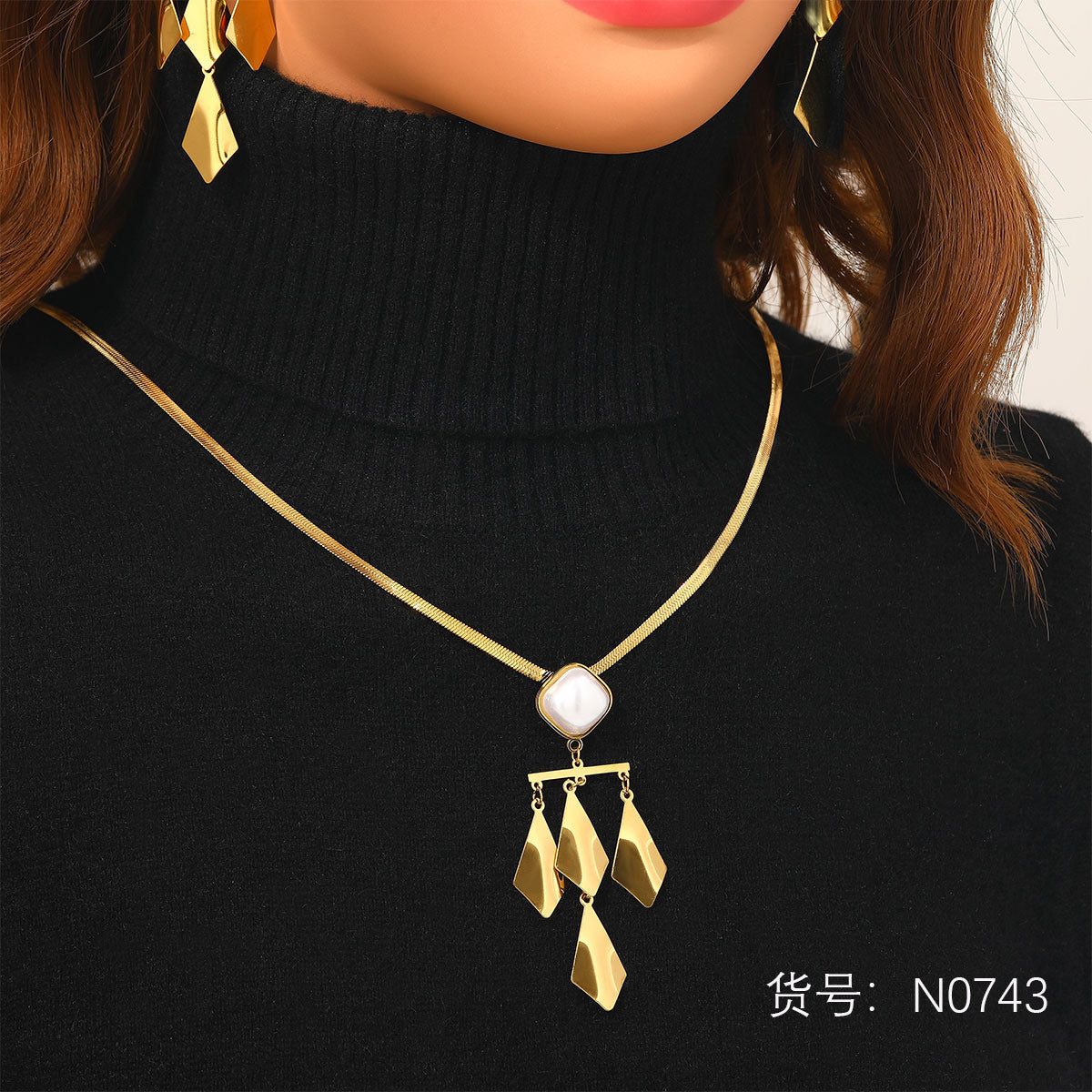 Wholesale Stainless steel jewelry set for women: earrings and necklace