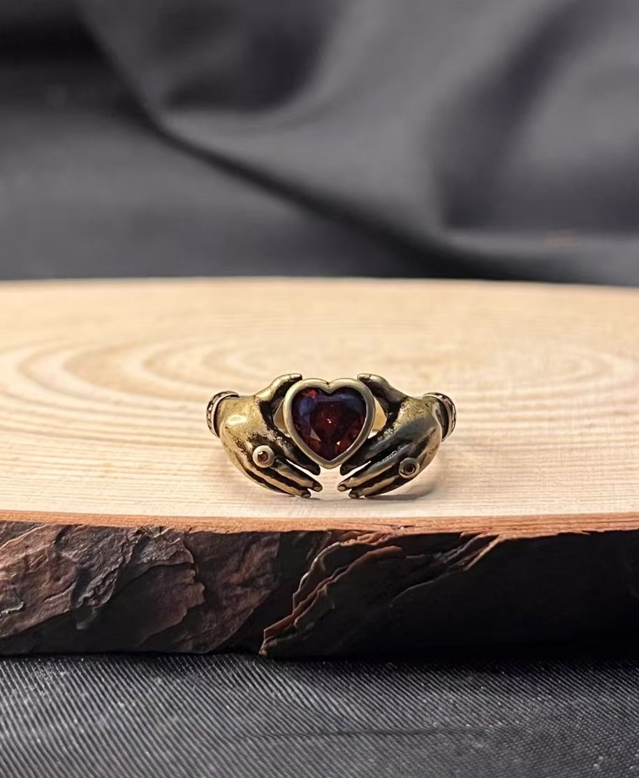 Wholesale Trendy Retro Carving Hands Embrace Red Zircon Couple's Ring Finger Ring Design All-match Valentine's Day