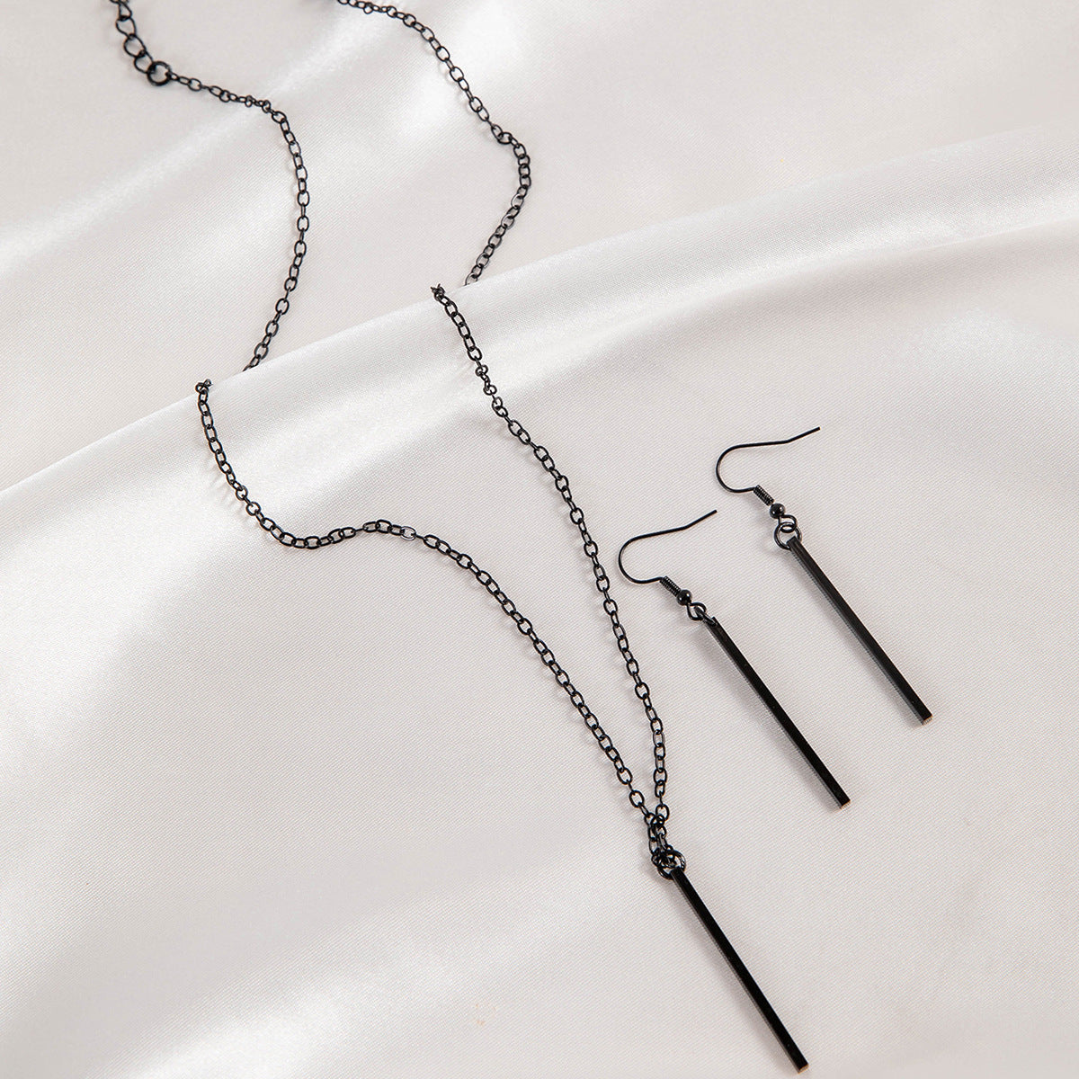 Wholesale Pendant Set  Silver Geometric Earrings Necklace Set