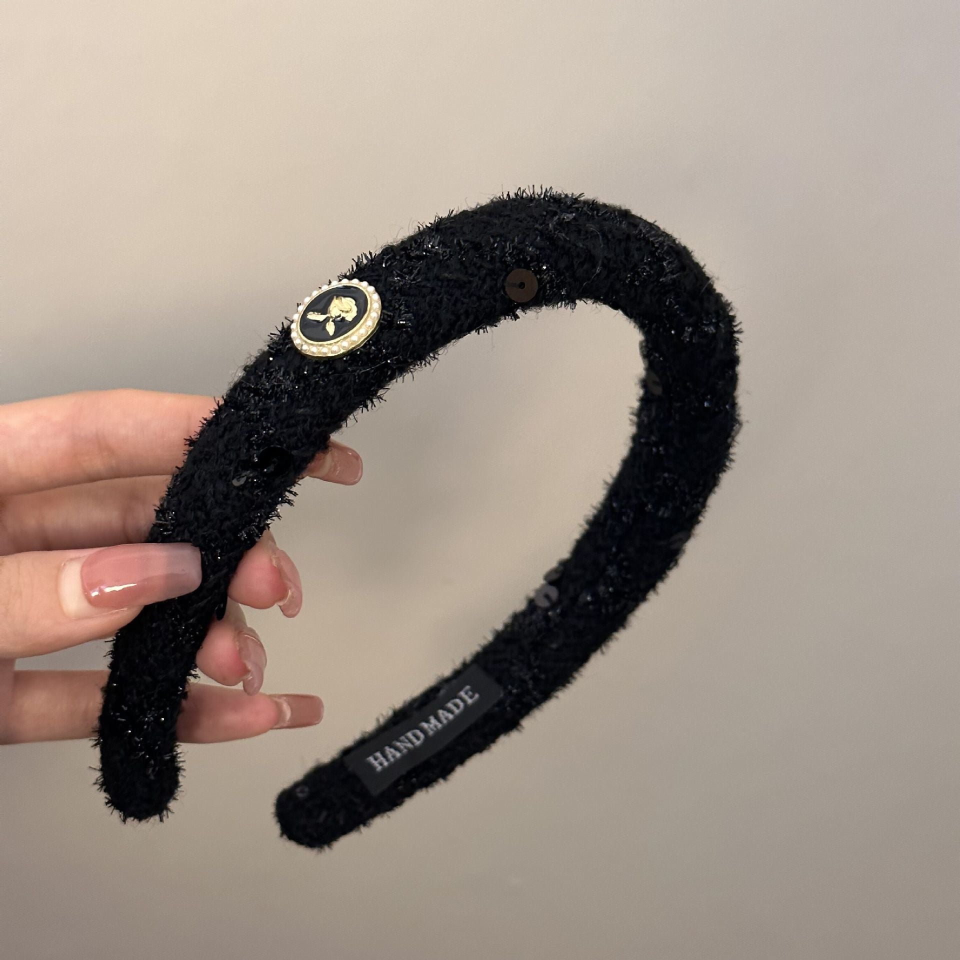 Wholesale Small fragrance style pearl headband French retro black headband