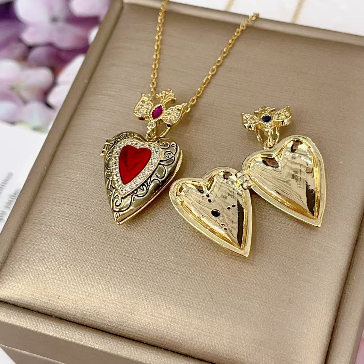 Wholesale Valentine' s Day heart-shaped hinged box pendant necklace