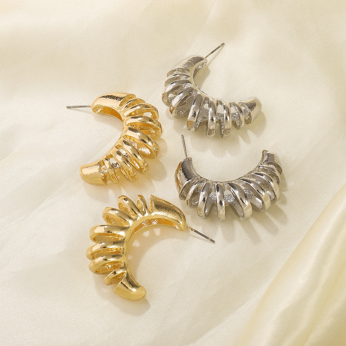 Wholesale Vintage Hollow C-Shaped Thread Spring Earrings