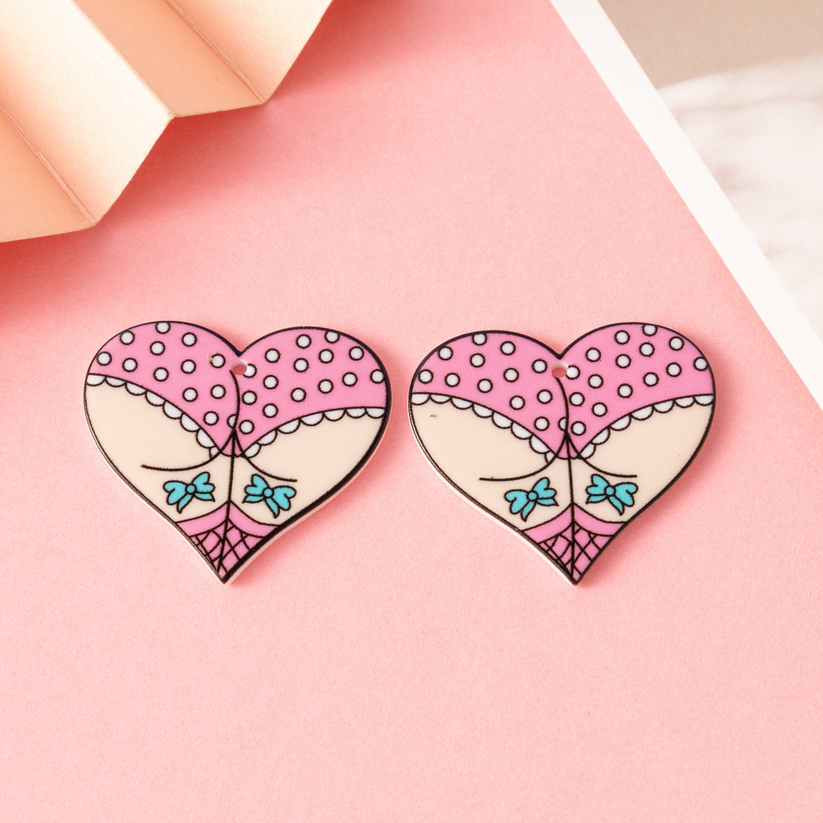 Wholesale 10pcs Halloween DIY Heart-shaped Skull Pattern Fashion Flatback