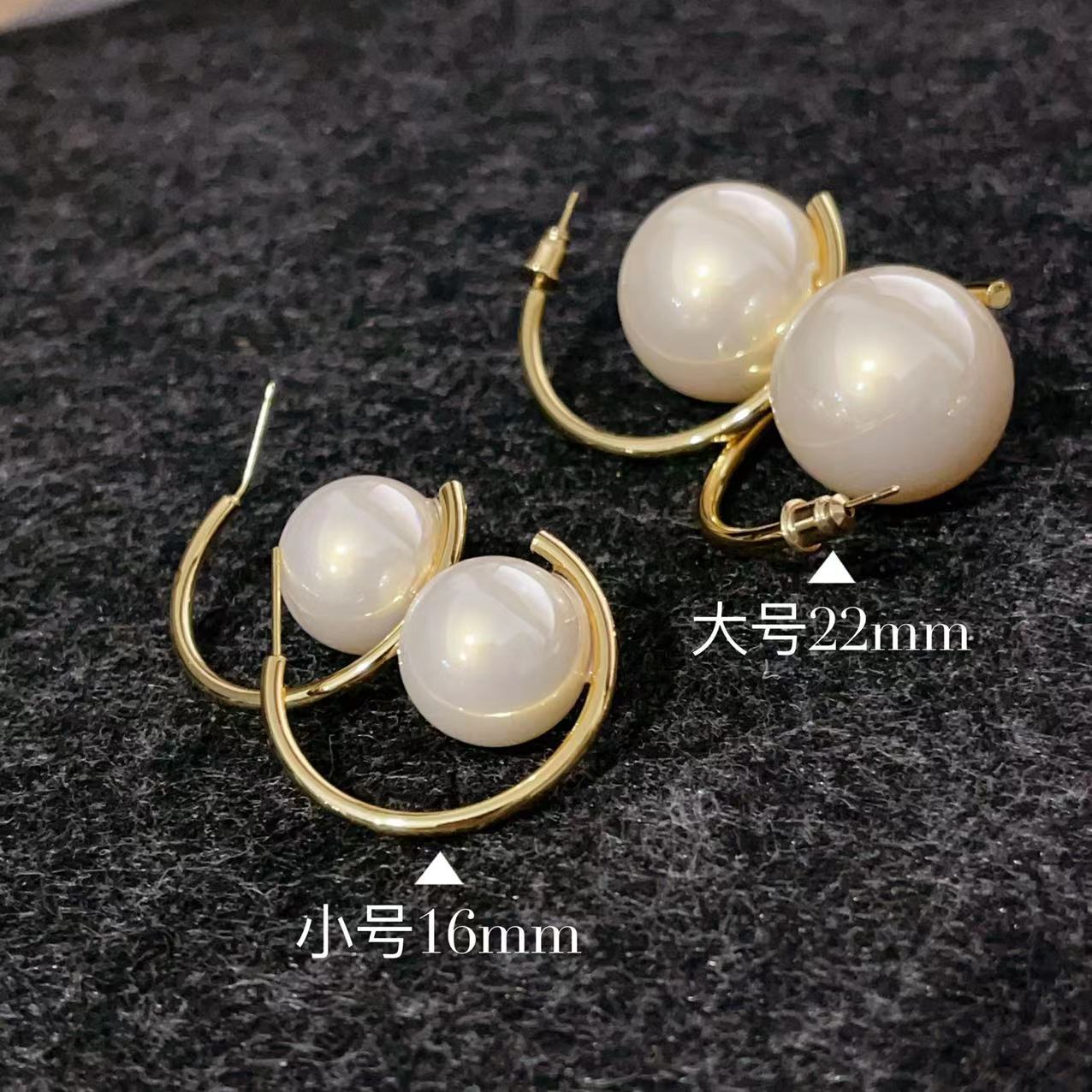 Wholesale Silver Needle 18K Gold 22MM Lacquered Large Pearl C-shaped Large Earrings
