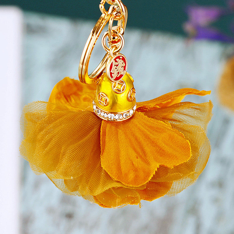 Wholesale Flower Metal Car Keychain With Tassel Pink White Bag Charm And Key Accessory Gift For Women Boutique Resale