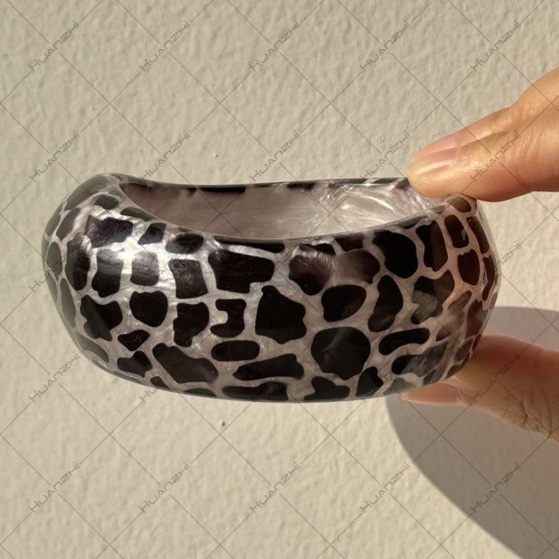 Wholesale  resin oval wide version geometric arc resin halo leopard bracelet