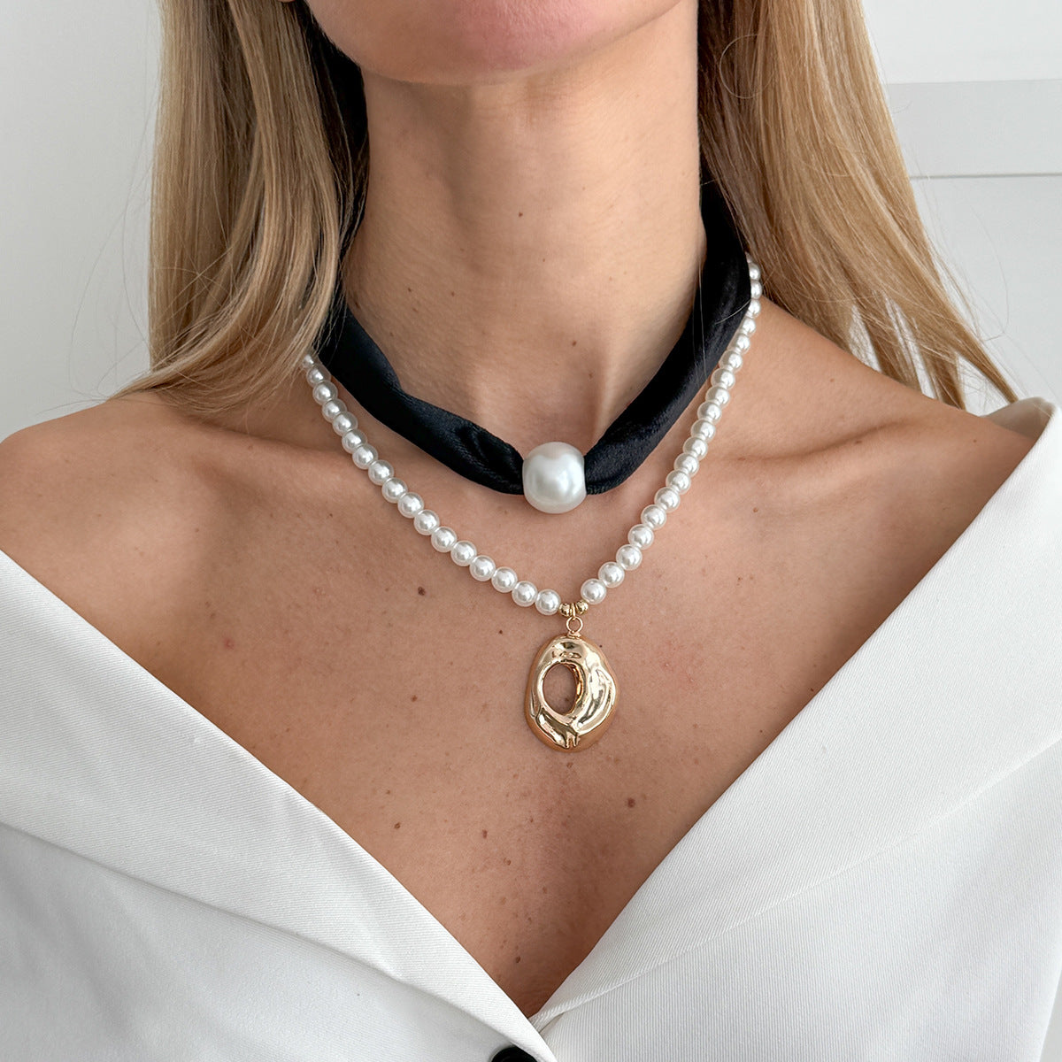 Wholesale Leopard-print velvet pearl layered necklace