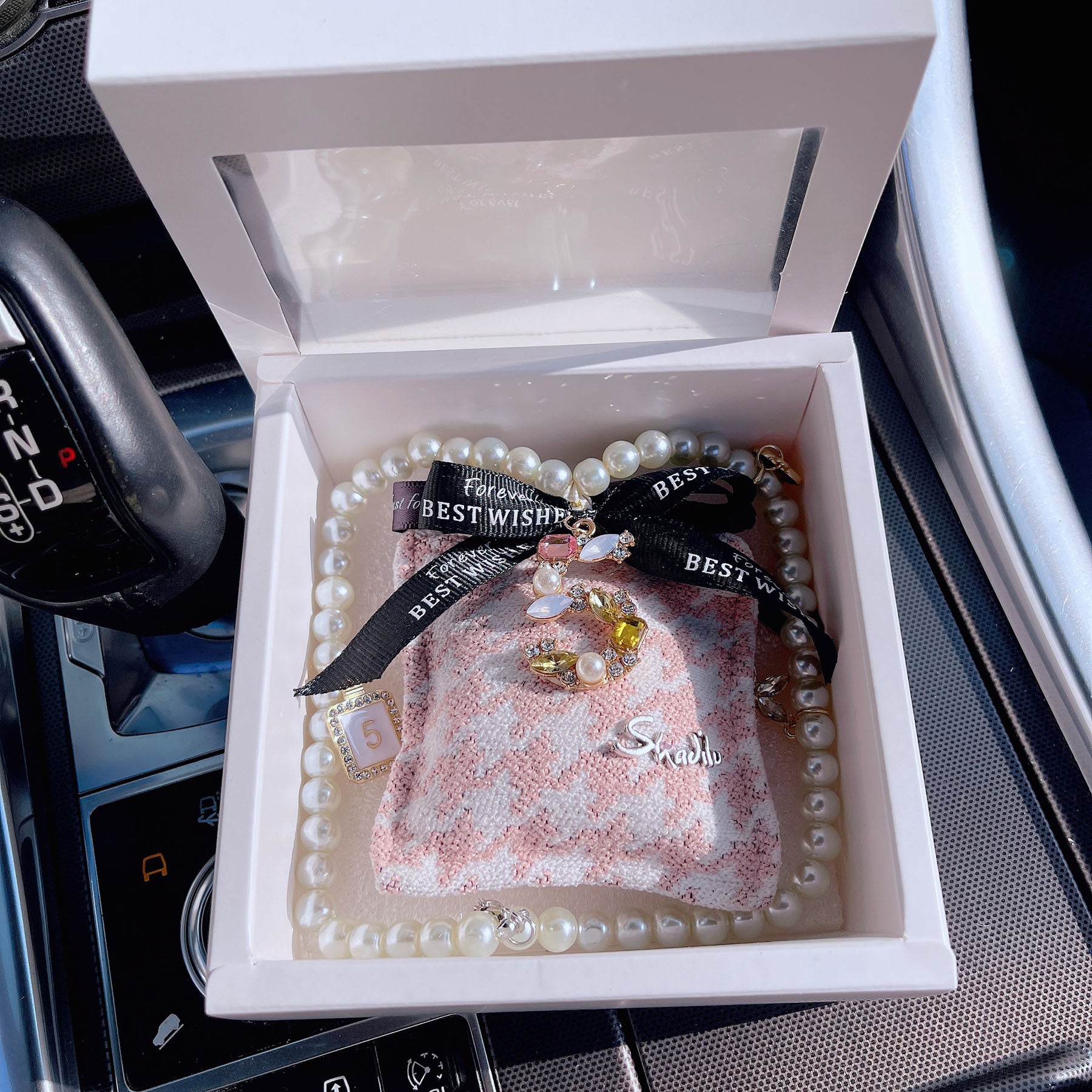 Wholesale Black and White Houndstooth Pearl Chain Fabric Car Accessories