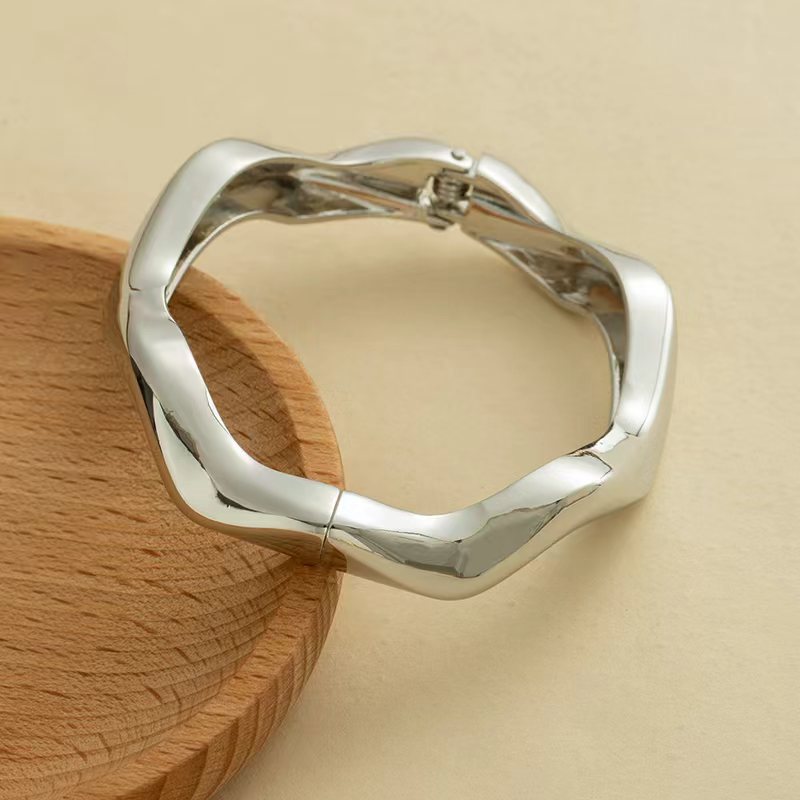 Wholesale Golden wide edged wave band exaggerated bracelet