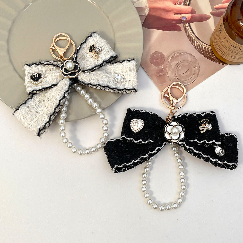 Wholesale Black and white color  style camellia pearl chain bow keychain