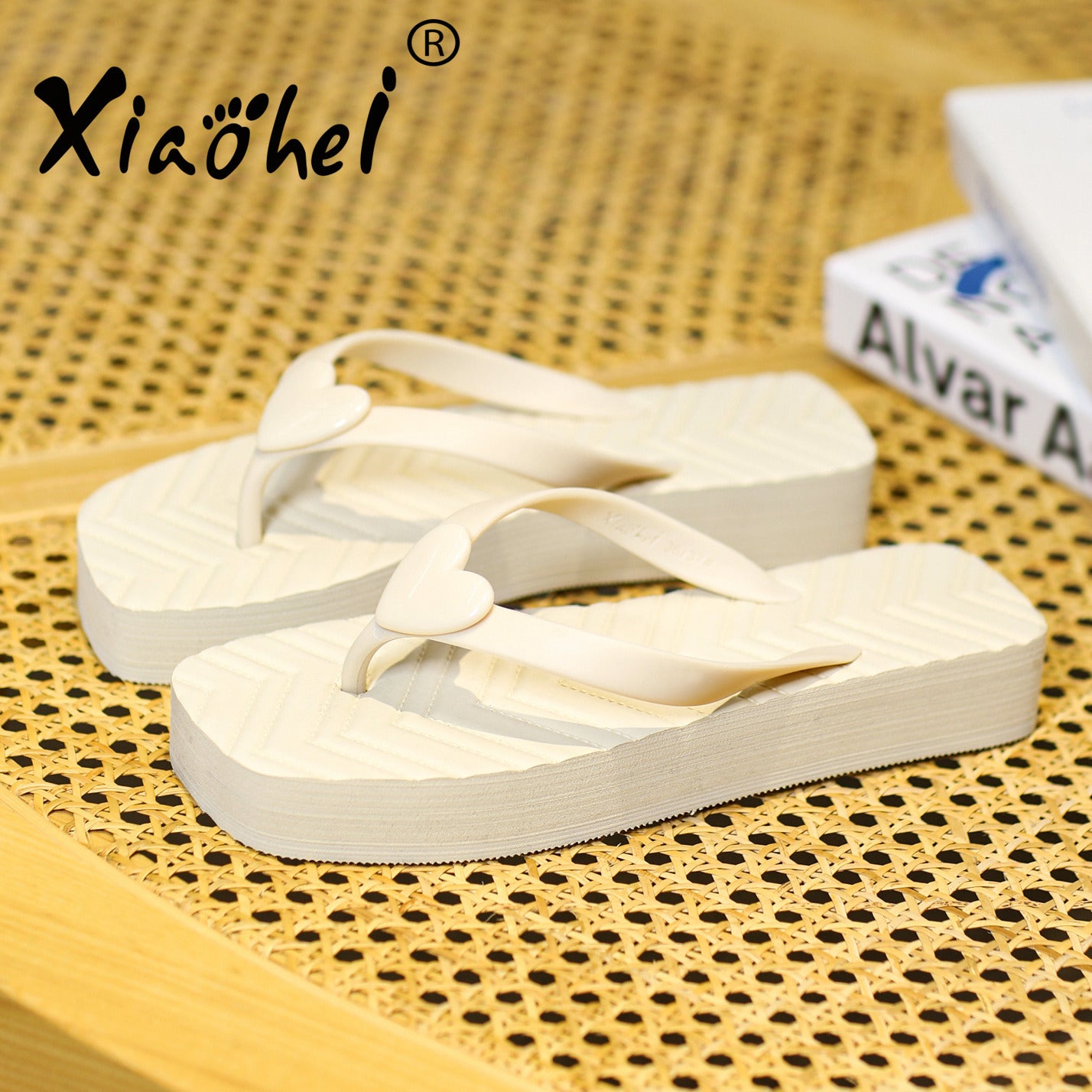 Wholesale Outdoor Breathable Lightweight Thick Bottom Square Toe Love Flip Flops