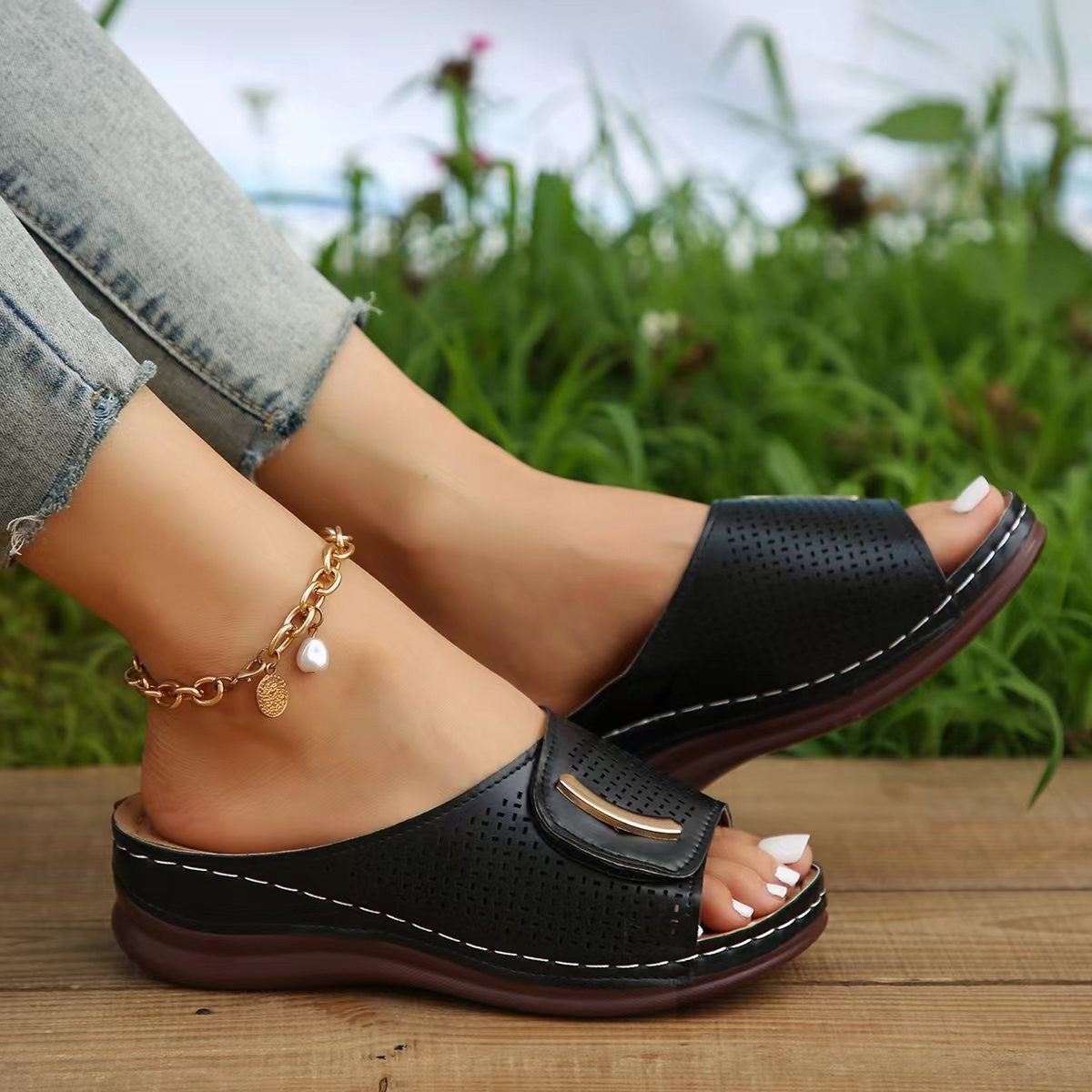 Wholesale Thick Sole Hollow Open Toe Stitched Wedge Sandals