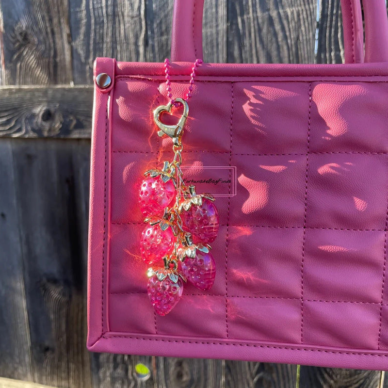 Wholesale Simulation strawberry keychain color resin fruit jewelry student backpack pendant female