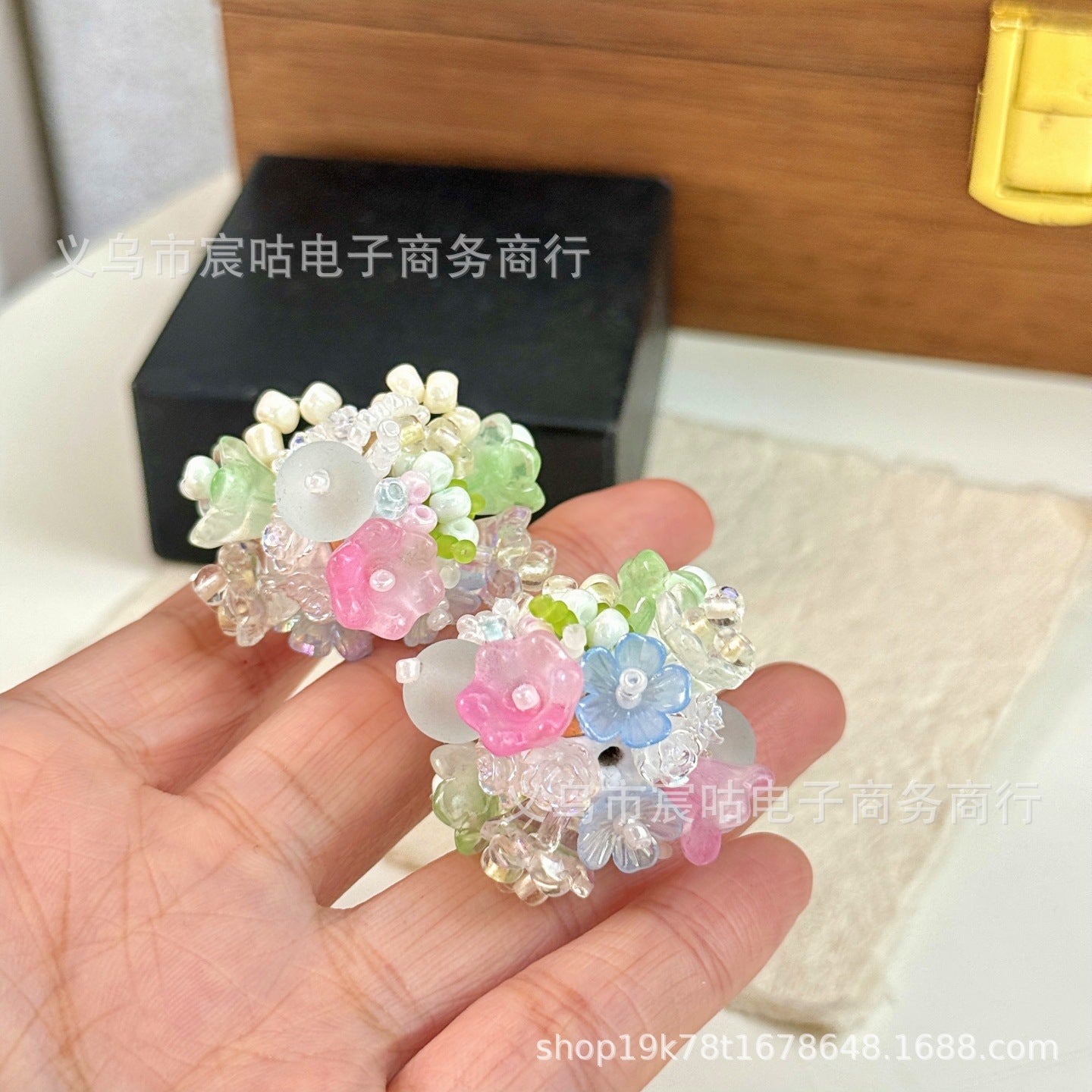 Wholesale 2pcs Pink and Green Fresh Flower Cluster Clay Through-Hole Beads DIY