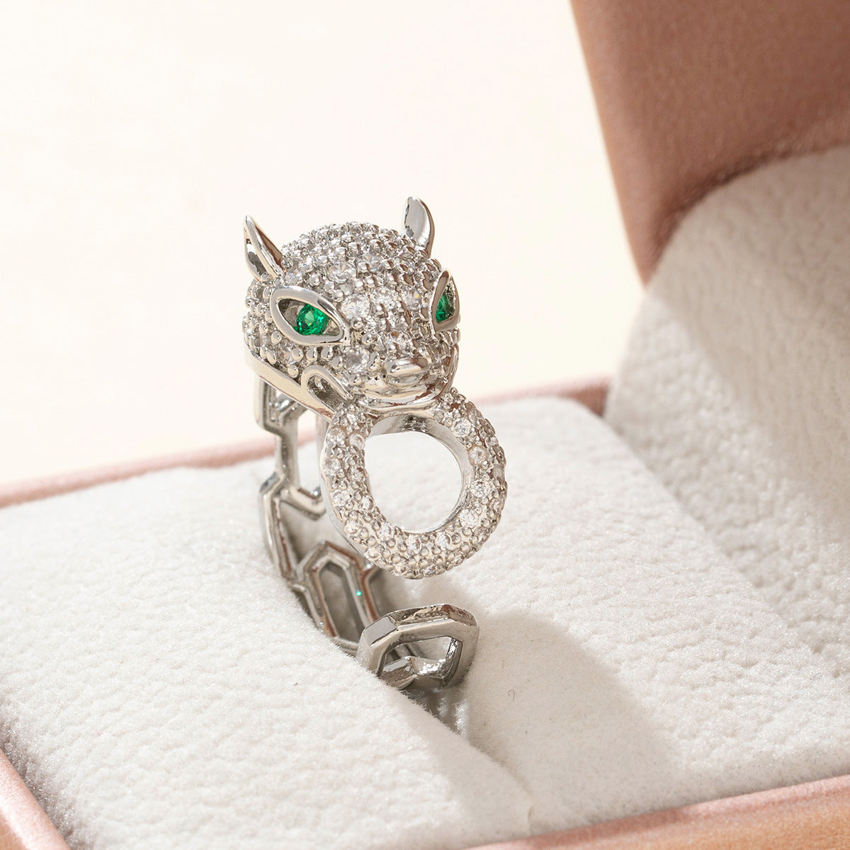 Wholesale Diamond-studded leopard head high-end open adjustable exquisite ring