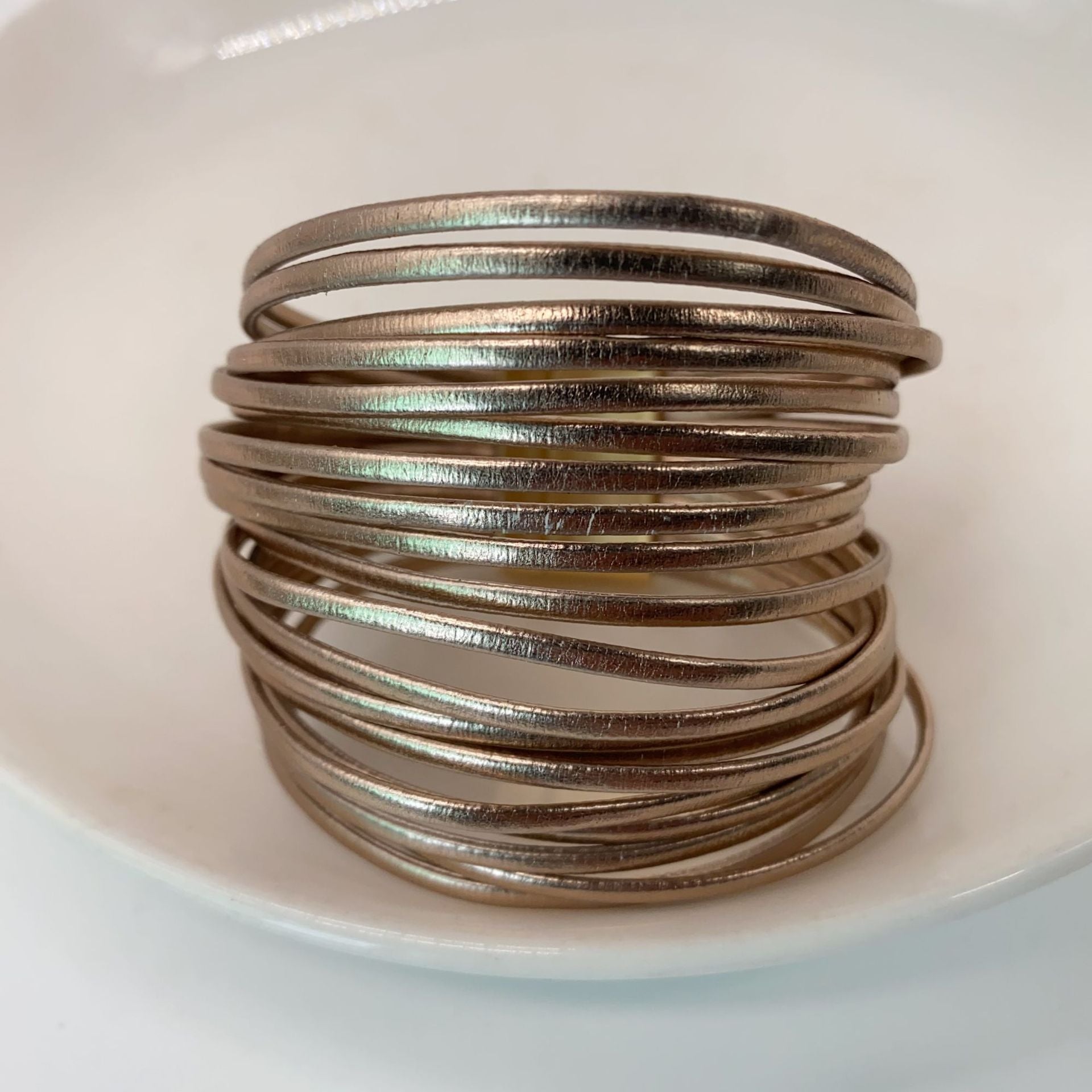 Wholesale Leather Magnetic Buckle Leather Bracelet