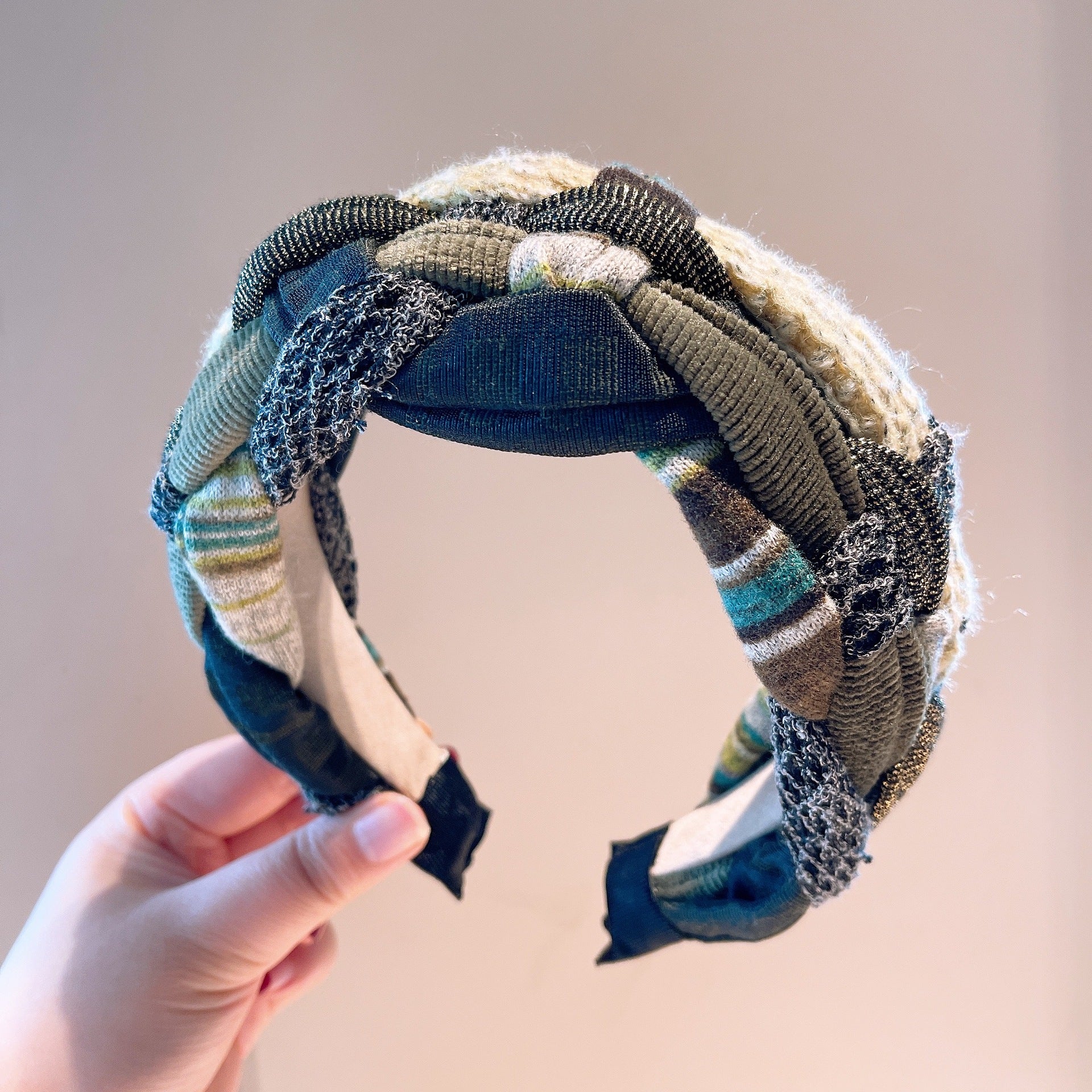 Wholesale Winter Hand-woven Contrasting Color Wide-brimmed Headbands