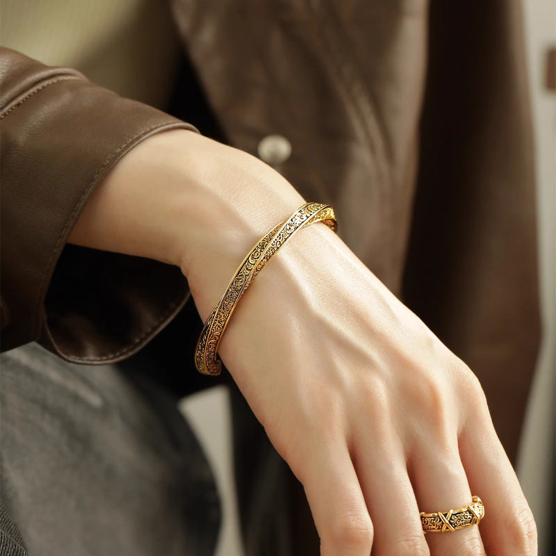 Wholesale Vintage U-shaped Tang Grass Horseshoe Bracelet