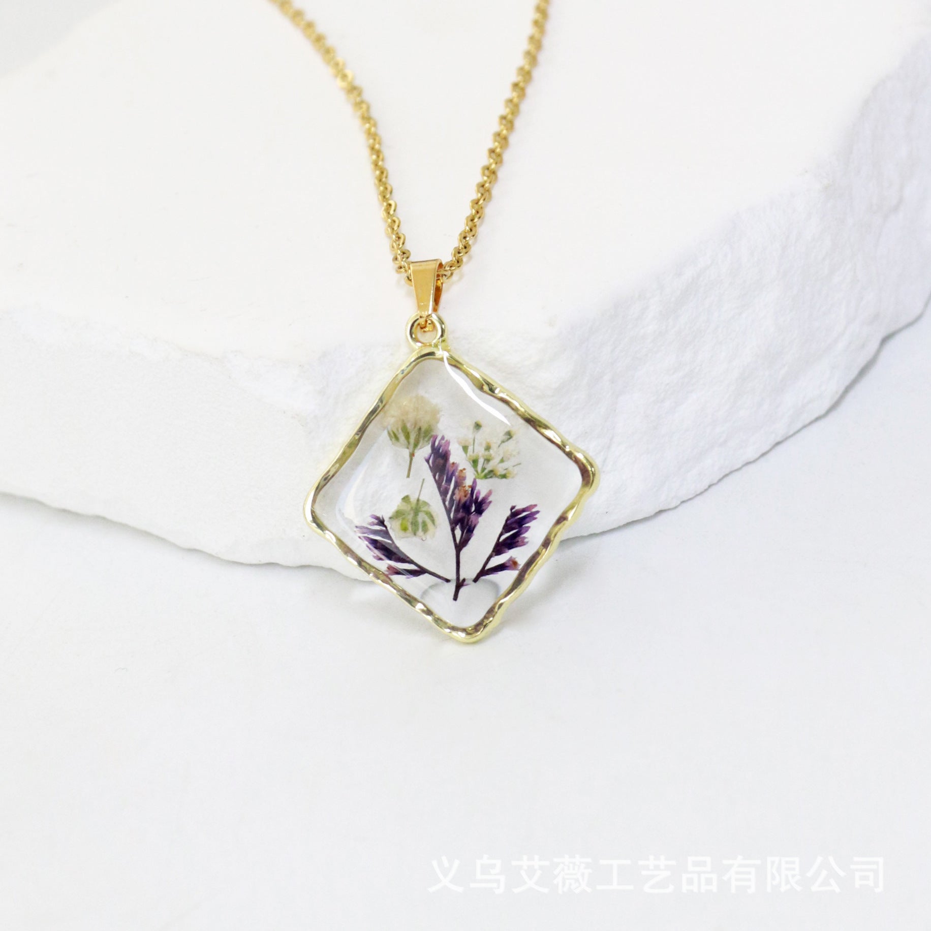 Wholesale 6pcs Natural Plant Specimen Real Flower Resin Dripping Glue Necklace